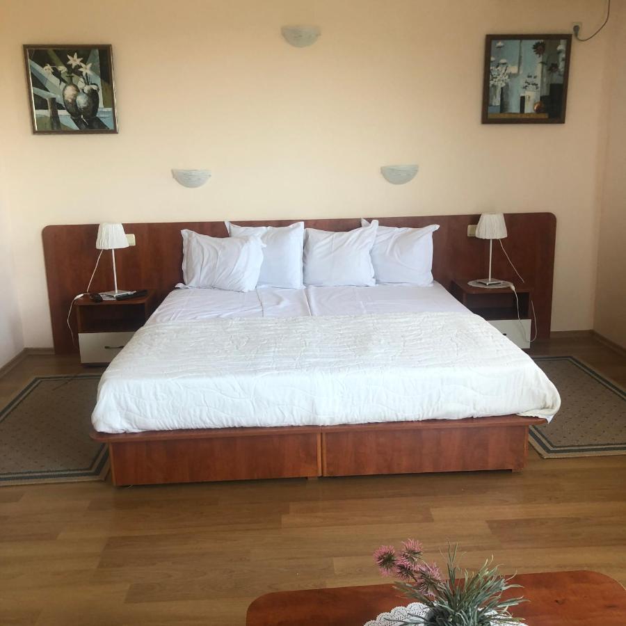 Guest House Golden Flake 4Km From Bolata Beach Bŭlgarevo Exteriör bild