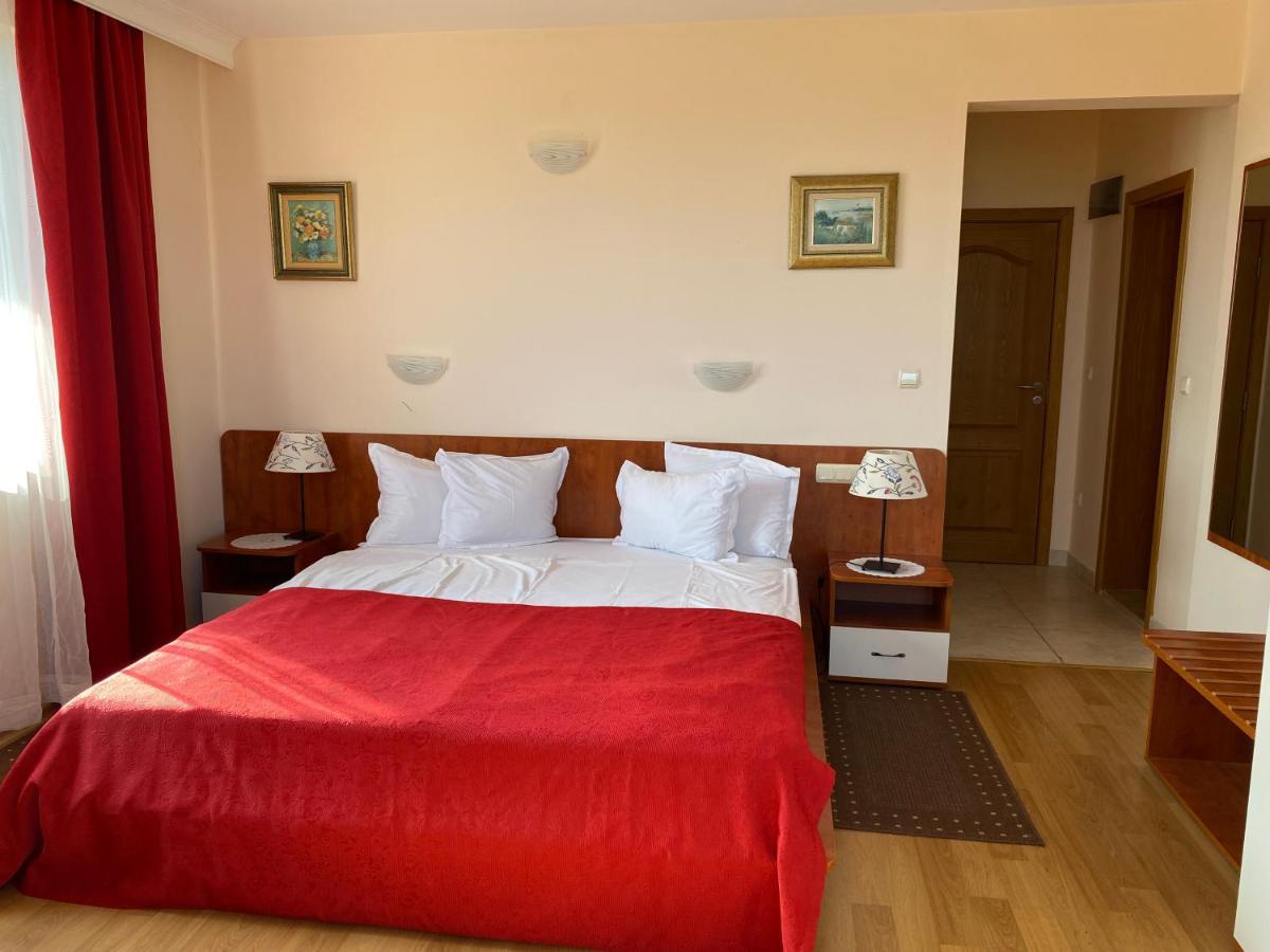 Guest House Golden Flake 4Km From Bolata Beach Bŭlgarevo Exteriör bild