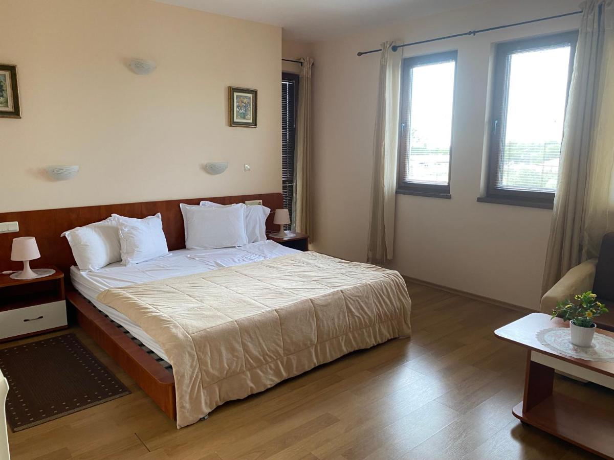 Guest House Golden Flake 4Km From Bolata Beach Bŭlgarevo Exteriör bild