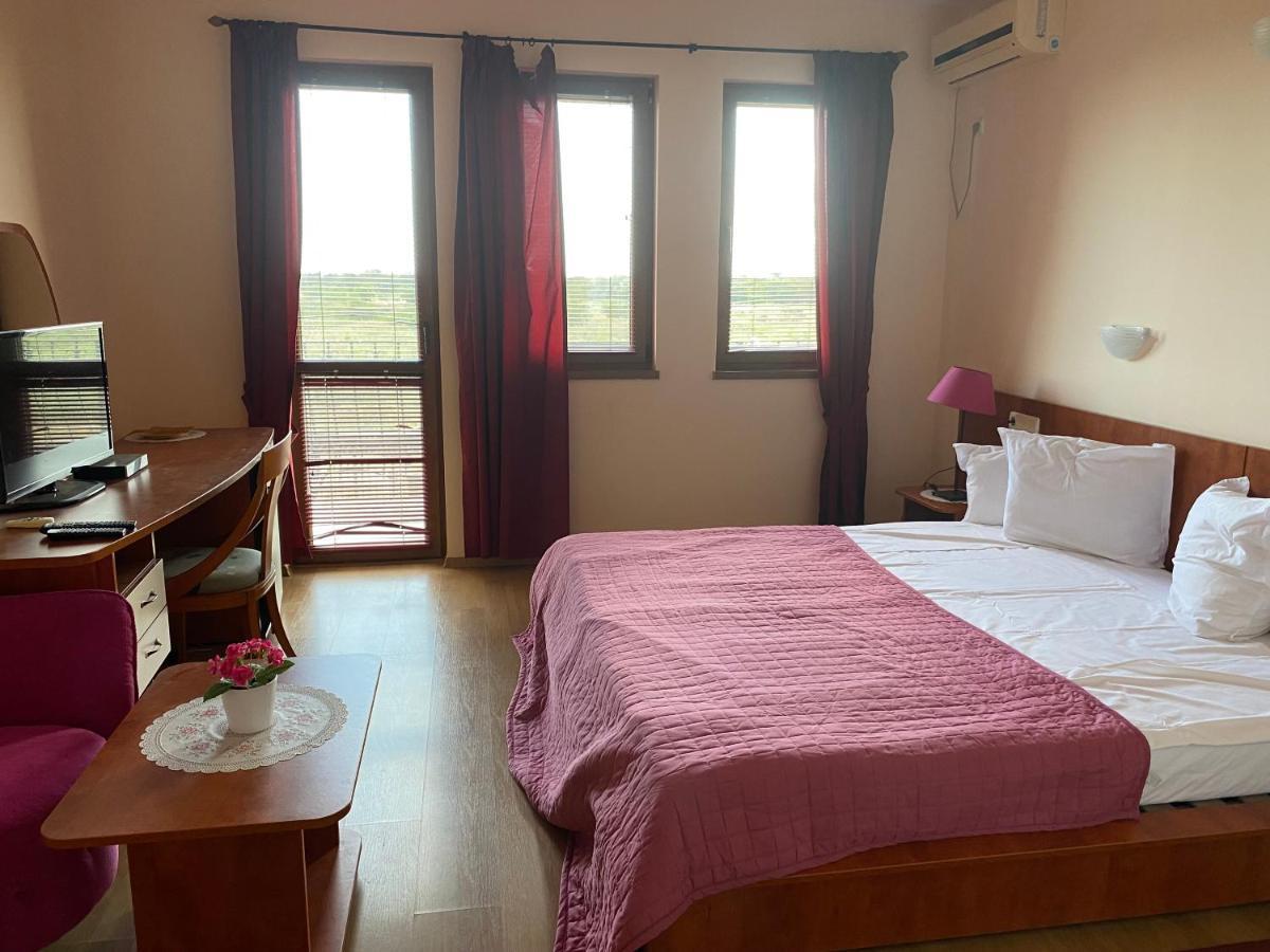 Guest House Golden Flake 4Km From Bolata Beach Bŭlgarevo Exteriör bild