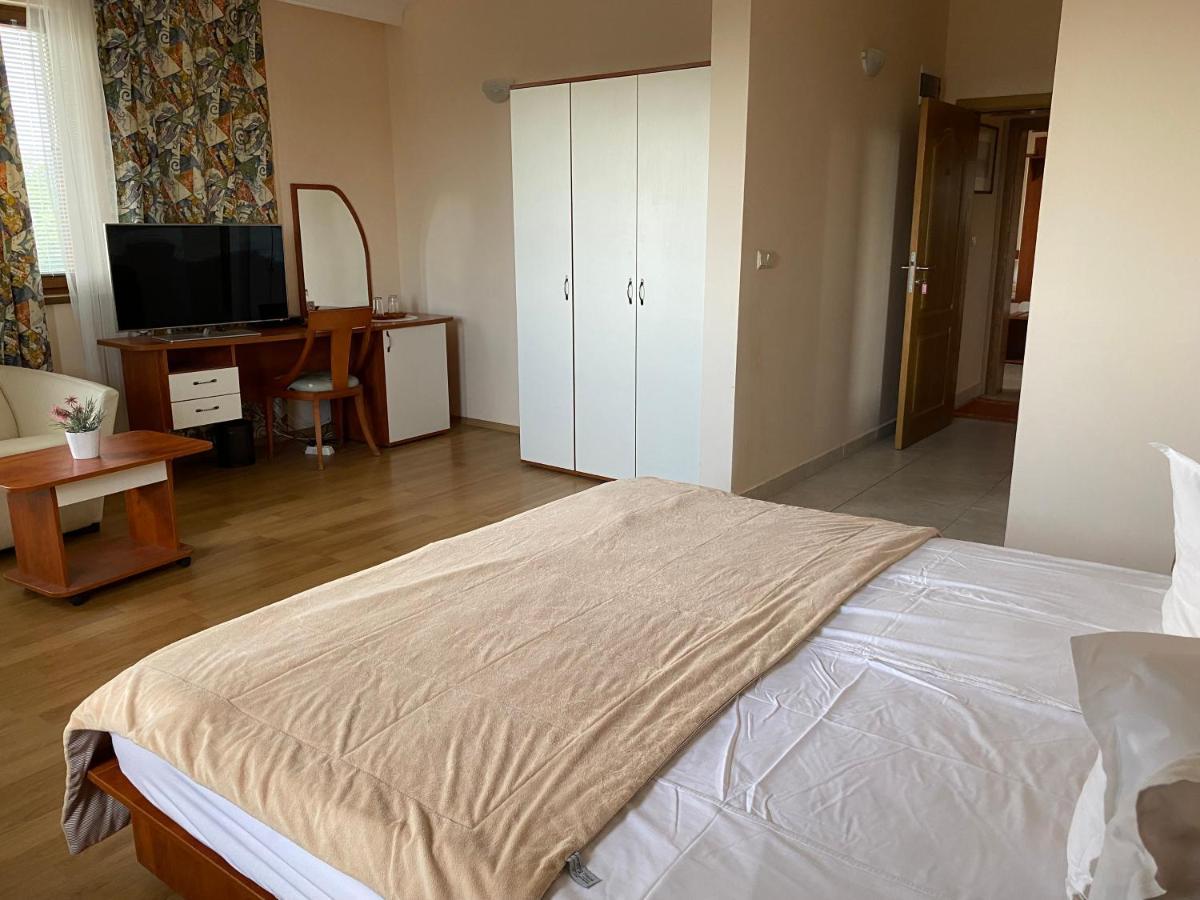 Guest House Golden Flake 4Km From Bolata Beach Bŭlgarevo Exteriör bild