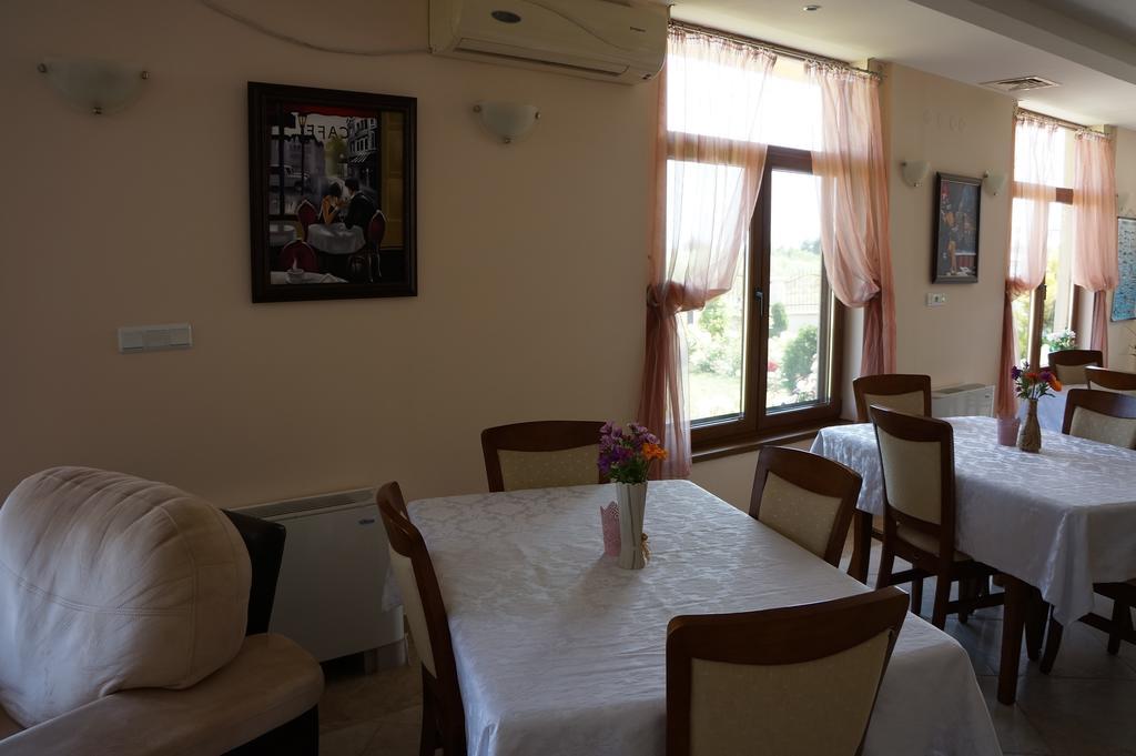 Guest House Golden Flake 4Km From Bolata Beach Bŭlgarevo Exteriör bild