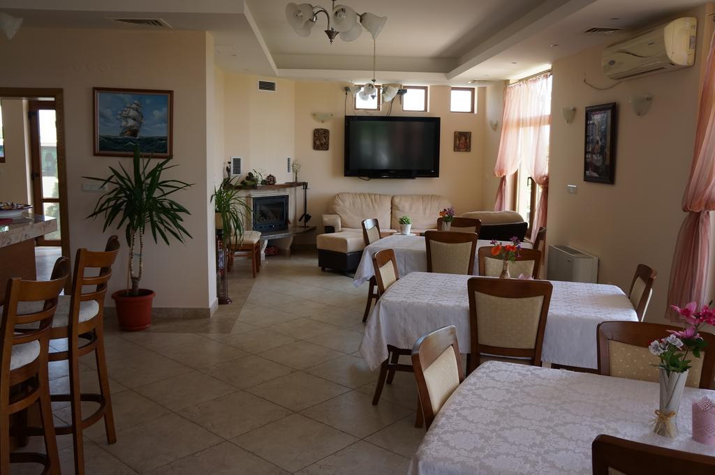 Guest House Golden Flake 4Km From Bolata Beach Bŭlgarevo Exteriör bild